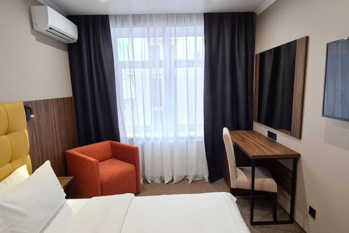 Room 8 of 37