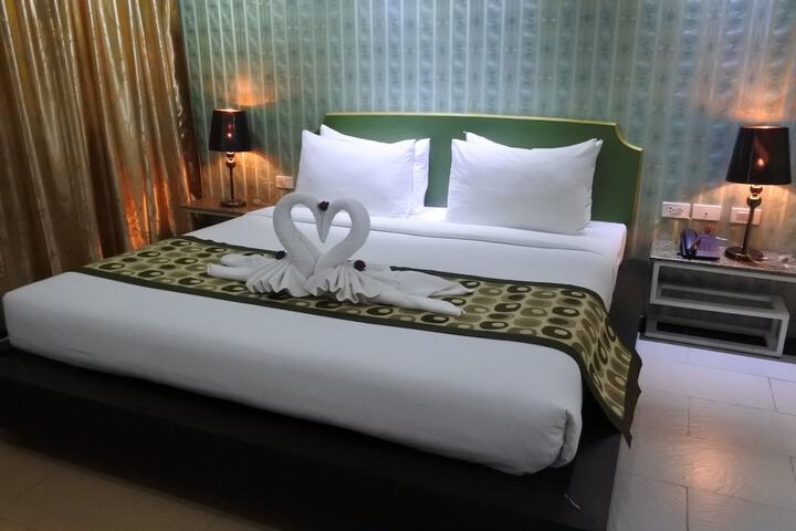 Room 6 of 15