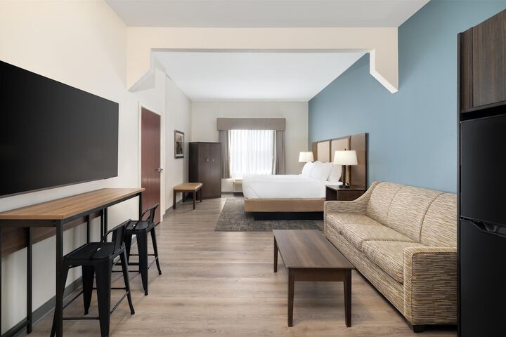 Room 13 of 32
