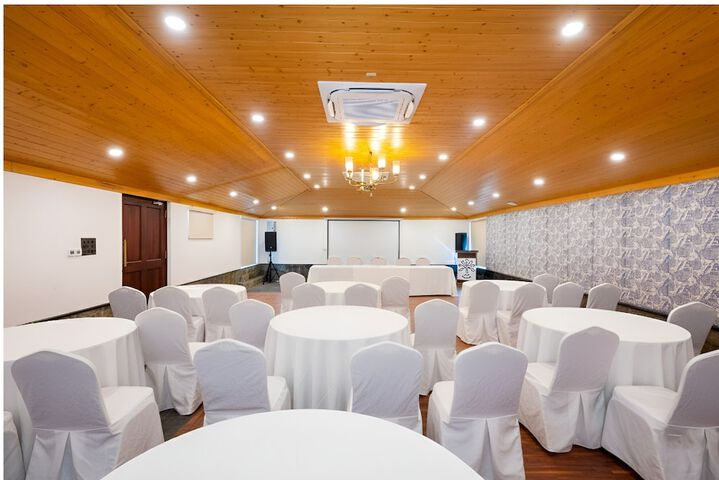 Ballroom/Hall 69 of 83