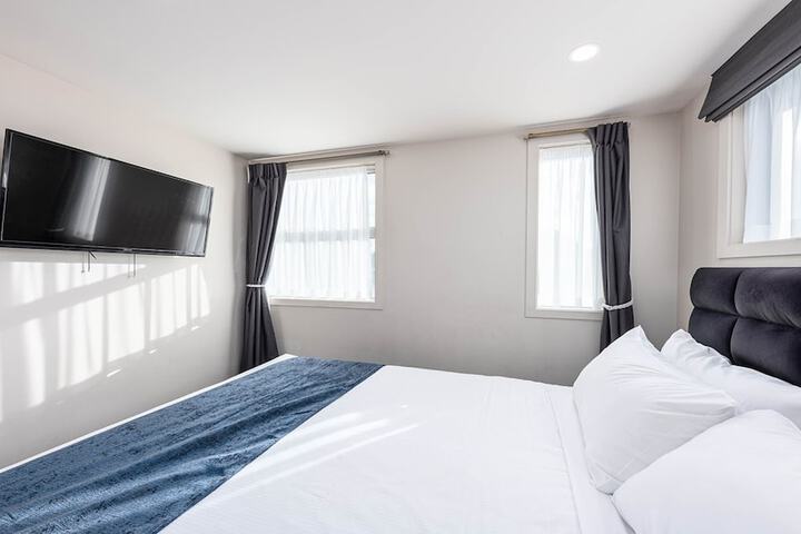 Room 4 of 69