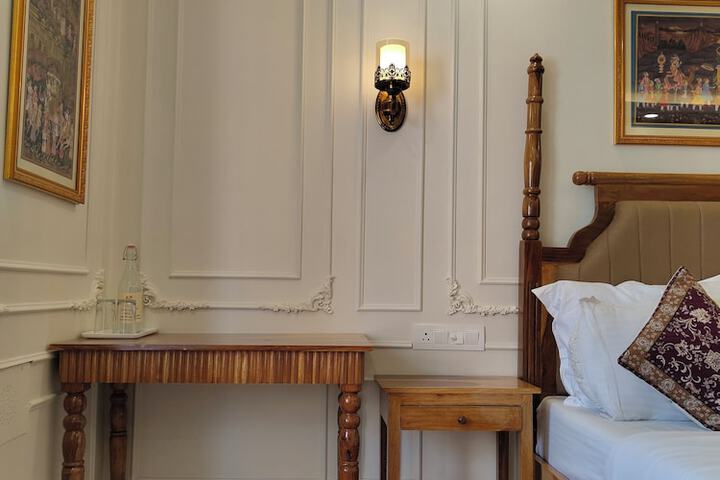 Room 115 of 159