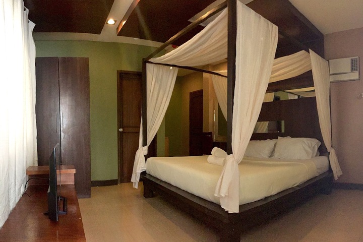 Room 3 of 42
