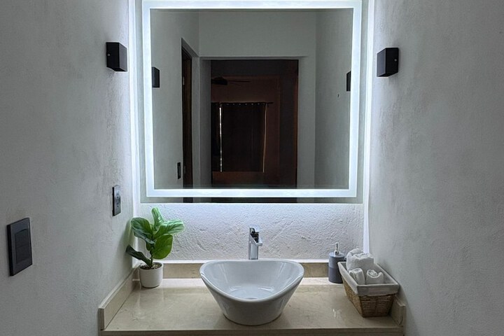 Room 53 of 83