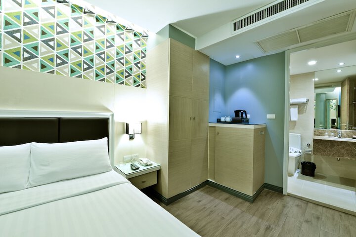 Room 9 of 35