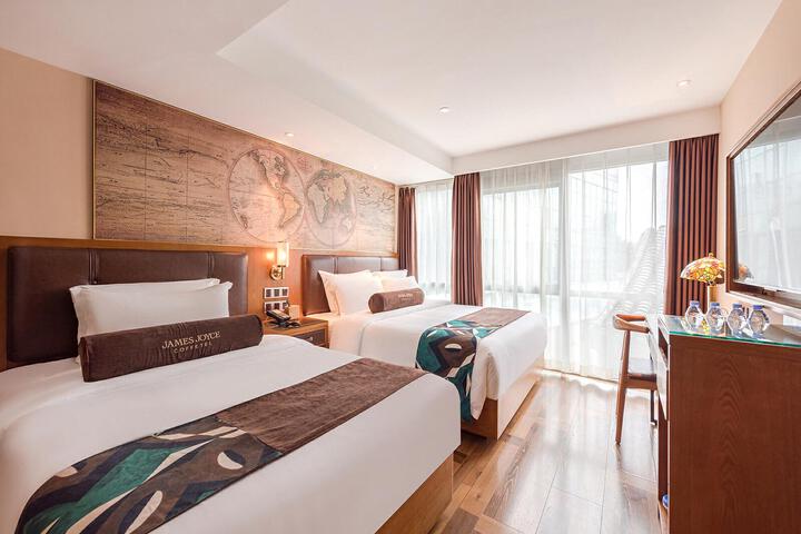 Room 9 of 16