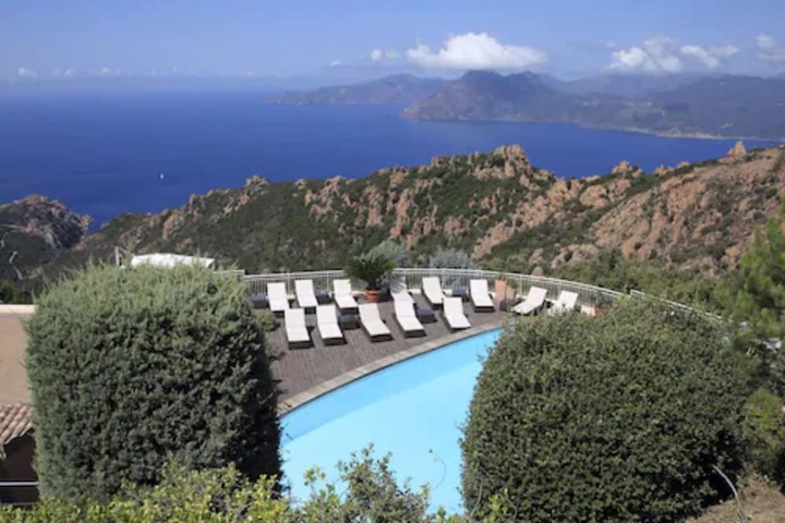 Hotel with Pool