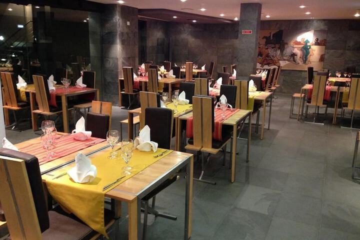 Dining 40 of 62