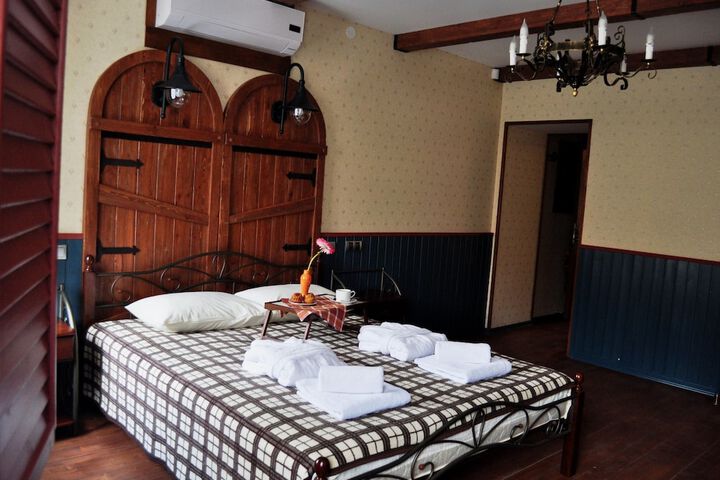 Room 4 of 25