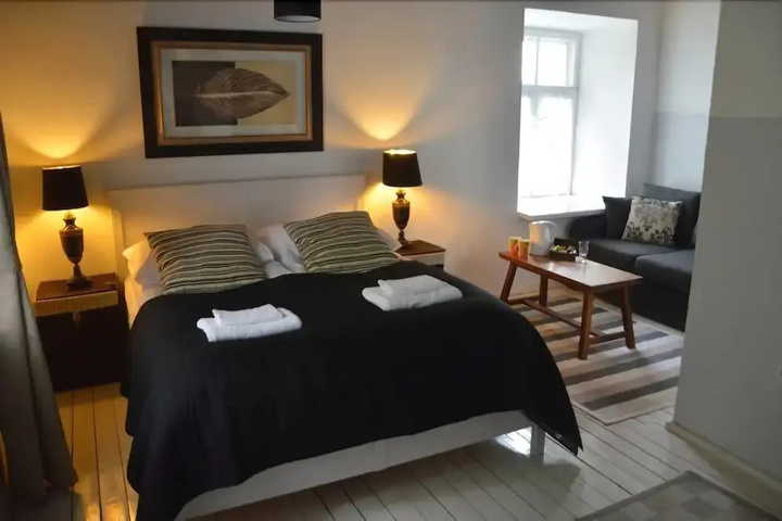 Room 3 of 25