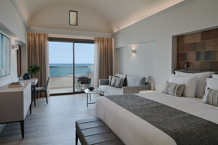 Room 12 of 90