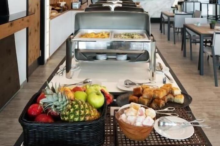Breakfast/Coffee Service 92 of 105