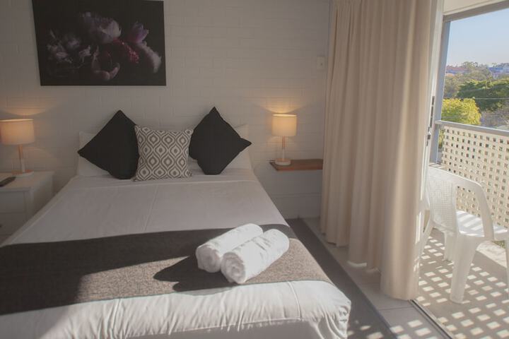 Room 8 of 35