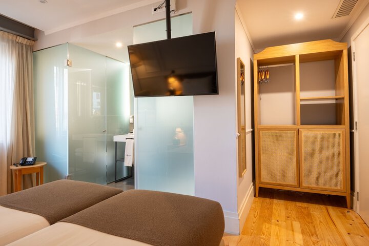 Room 40 of 85