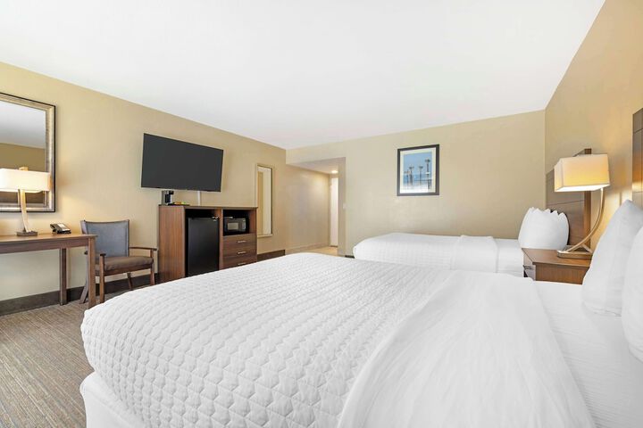 2 Double Beds (7 of 12)