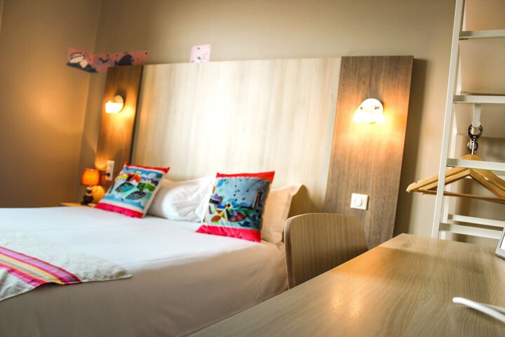 Room 10 of 46