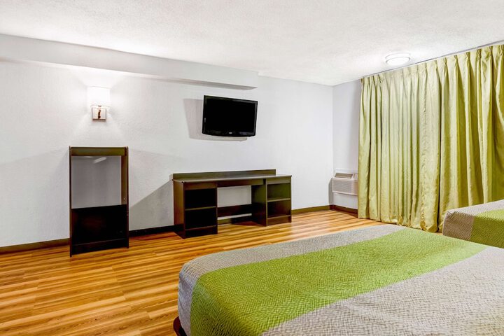Room 8 of 25