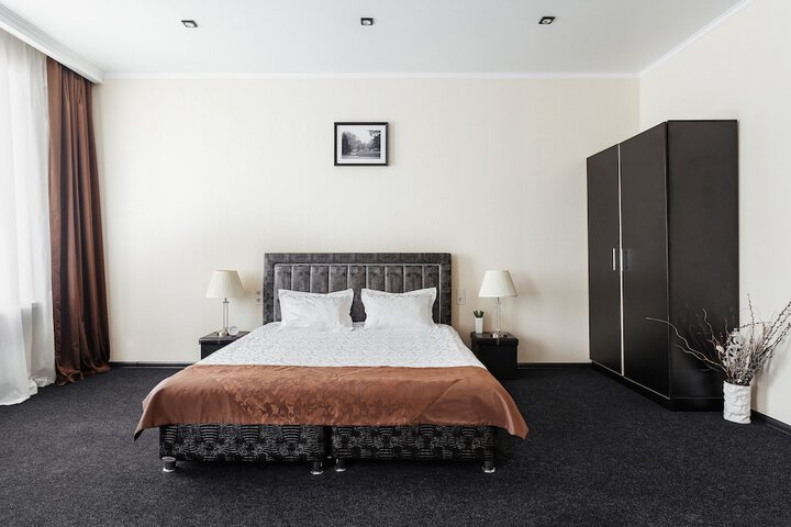 Room 11 of 22