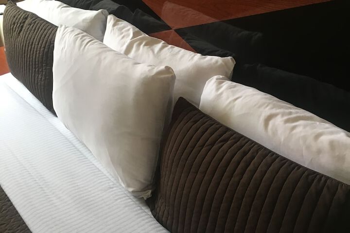 Room 8 of 40