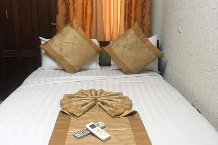 Room 3 of 32