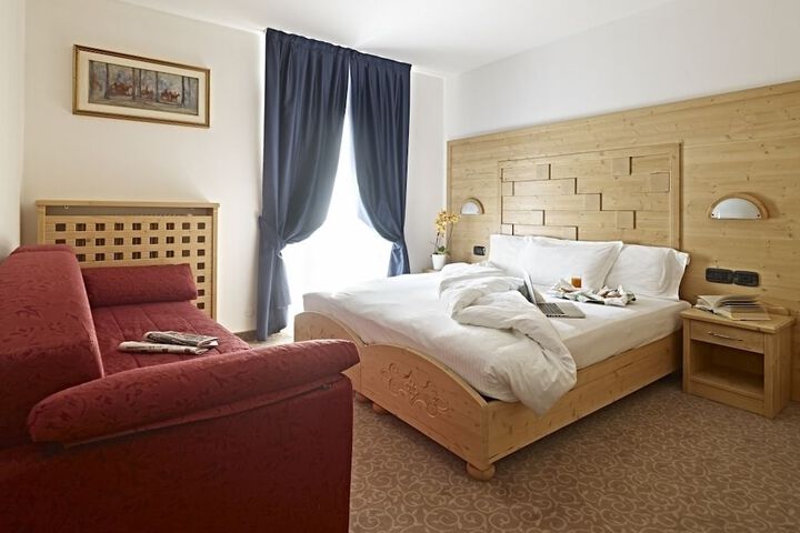 Room 6 of 45