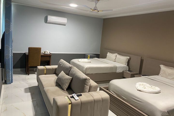 Room 3 of 10