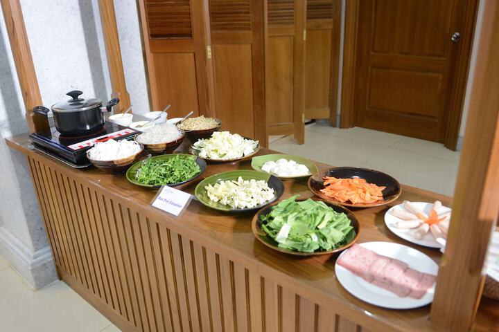 Dining 42 of 59
