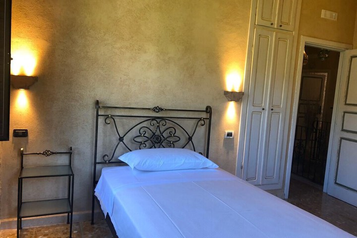 Room 6 of 39