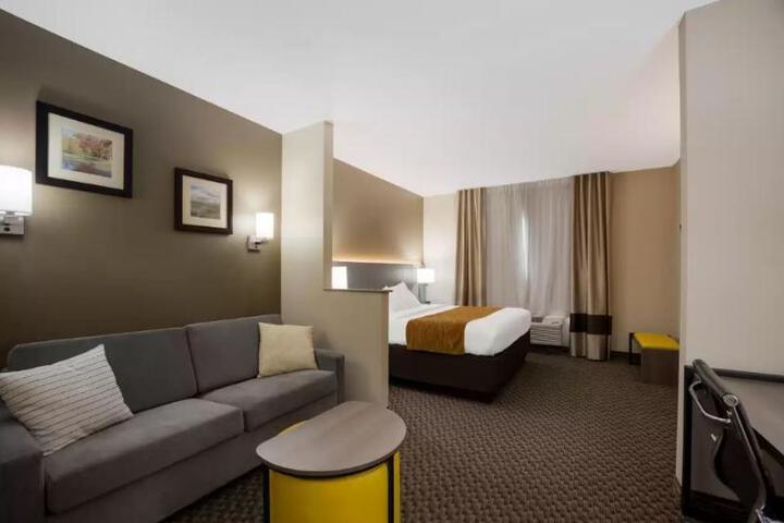 1 King Bed (1 of 24)