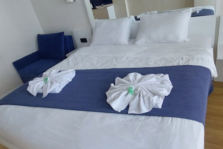 Room 5 of 10