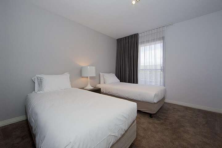 Room 3 of 84