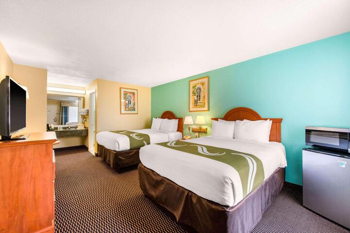 2 Queen Beds (8 of 22)