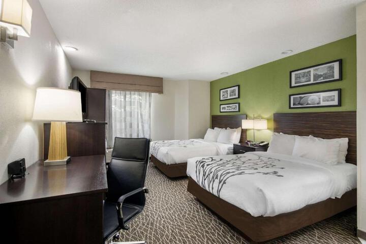 Double Accessible Queen Size Bed (5 of 6)