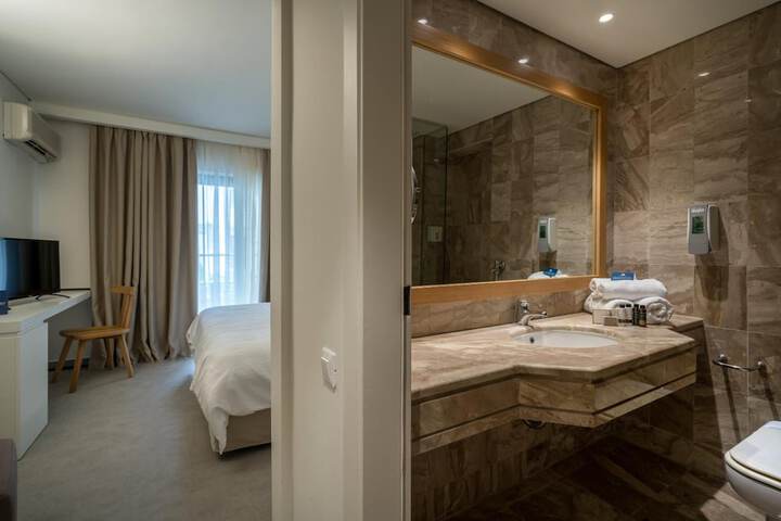 Room 15 of 38