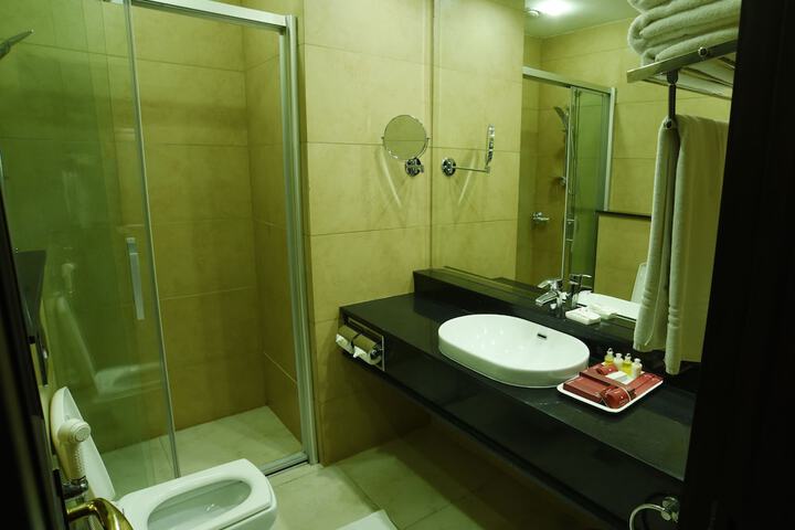 Room 43 of 64