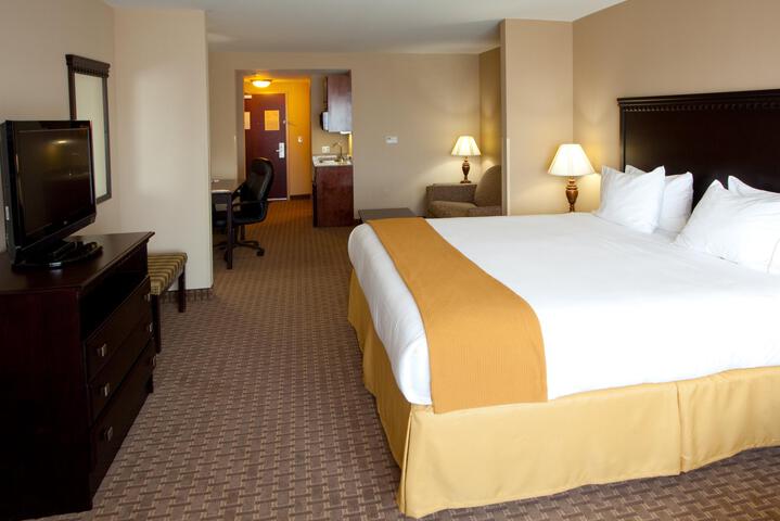 1 King Bed Suite (1 of 7)