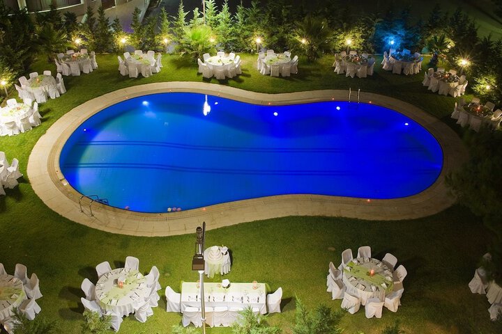Hotel with Pool