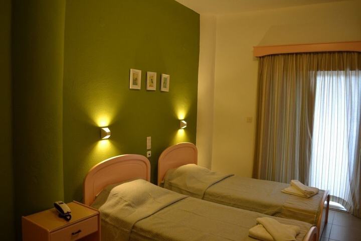 Room 8 of 32