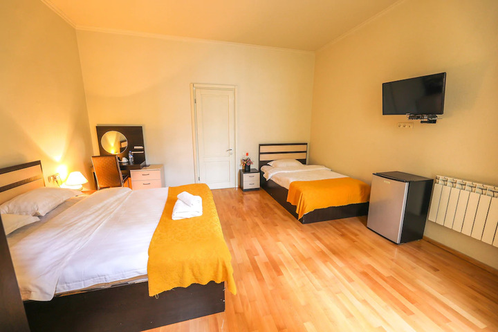 Room 9 of 10