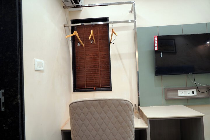 Room 13 of 40