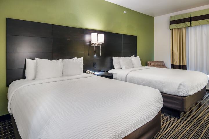 2 Queen Beds (6 of 15)