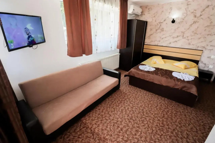 Room 6 of 27