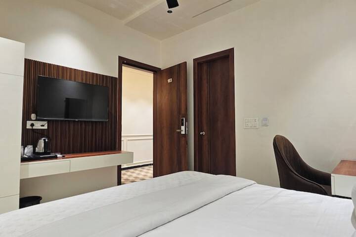 Room 6 of 35