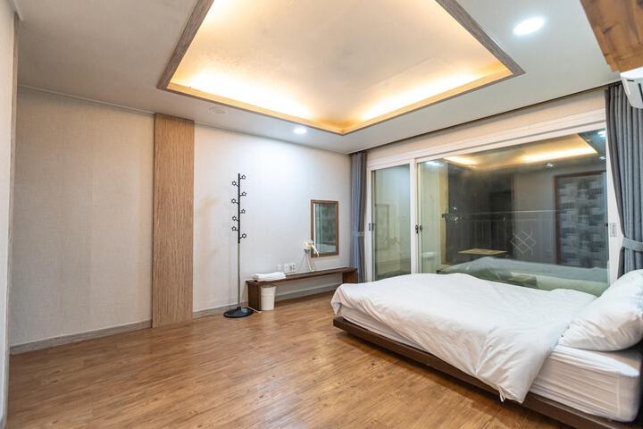 Room 20 of 29