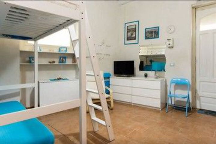 Room 7 of 18