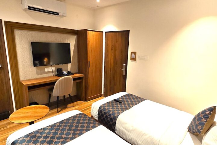 Room 32 of 54