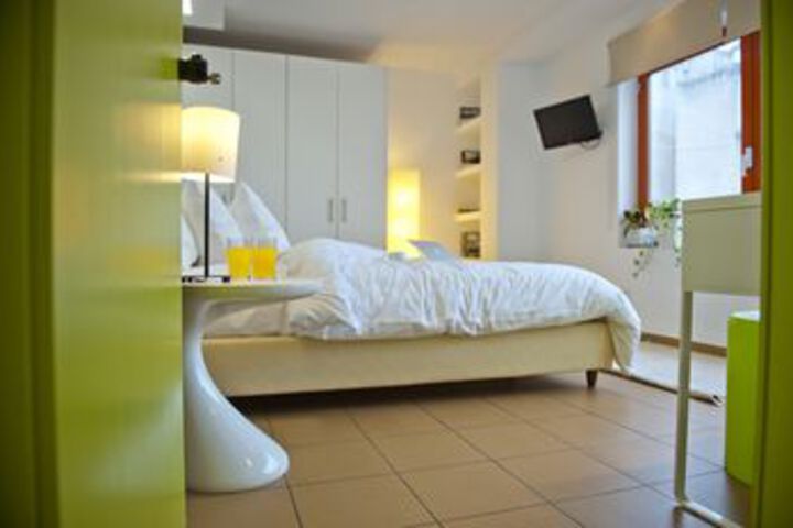 Room 11 of 25