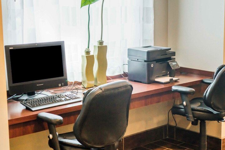 Business Center 28 of 35