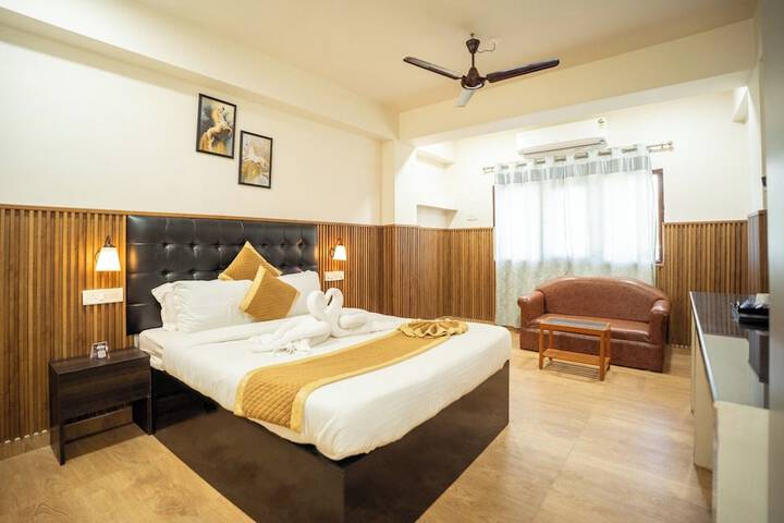Hotel Mainak & Health Club