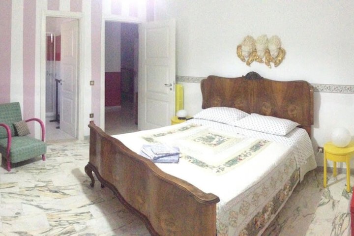 Room 3 of 22